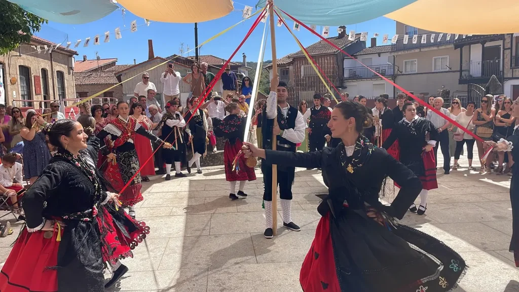 Fiesta tradicional en Santibañez de la Sierra