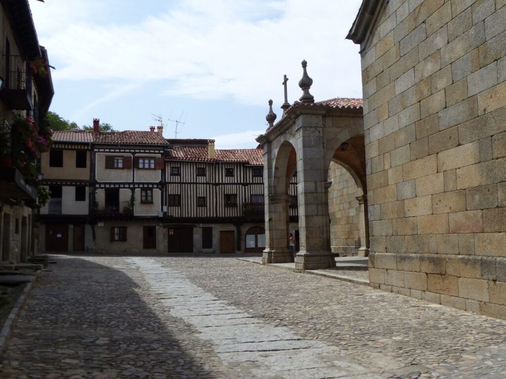 alrededores iglesia de la alberca